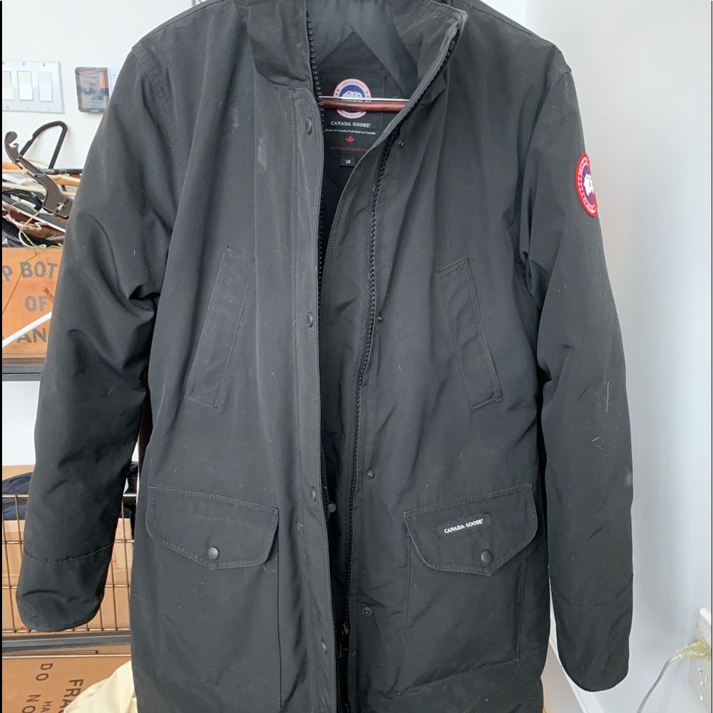 Large fitted women’s Trillium Canada Goose winter coat - no hood. lightly worn.